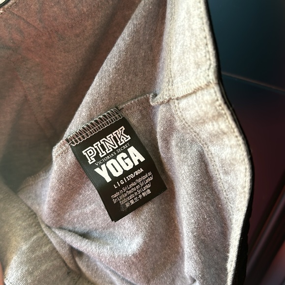 Victoria’s Secret- Pink - Yoga - Picture 6 of 6